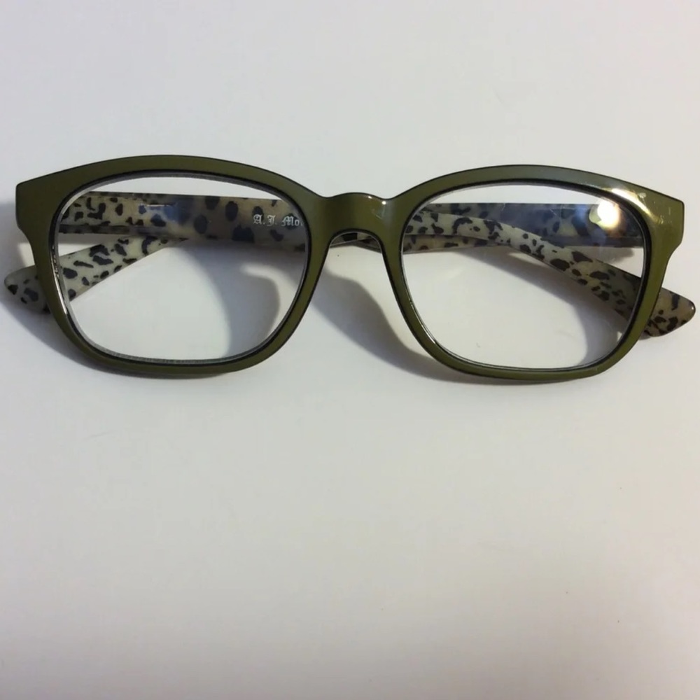 AJ Morgan Cheetah Print Reading Glasses. +2.00